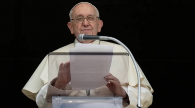 Papa convida líder católico que defende LGBT+ para conferência do Vaticano