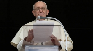 Papa convida líder católico que defende LGBT+ para conferência do Vaticano