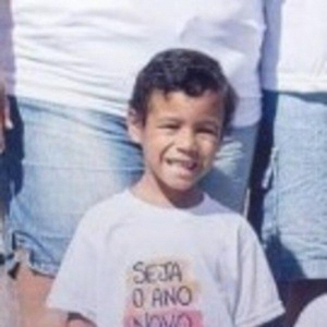 Menino de 7 anos morre após ser espancado pelo pai adotivo