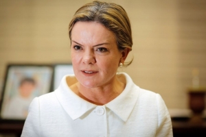 Chefe do PT diz que Edna está sendo &quot;perseguida&quot; pela Câmara