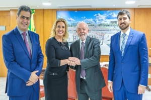 Família Pinheiro busca consolidar força junto a Lula enquanto Mauro Mendes também busca aproximação