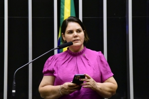 Deputada anuncia que será candidata a prefeita em Várzea Grande