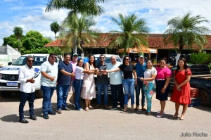 Prefeita de Santo Antônio de Leverger, Francieli Magalhães realiza entregas para fortalecer a agricultura familiar