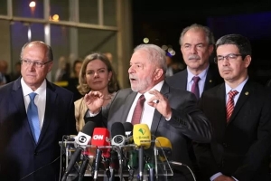 Entorno de Lula diz que presidente eleito tentará ser mais paritário possível, mas ainda assim haverá mais homens que mulheres na Esplanada