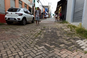 Lojistas e pedestres reclamam de abandono do Calçadão em Cuiabá