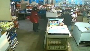 Roubo frustrado: assaltante mata comparsa durante crime; veja