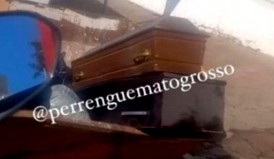 Cuiabano &#039;desiste de morrer&#039; e joga caixão no bota-fora
