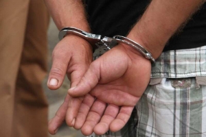 Homem é preso &quot;morando junto&quot; com ex-enteada de 12 anos