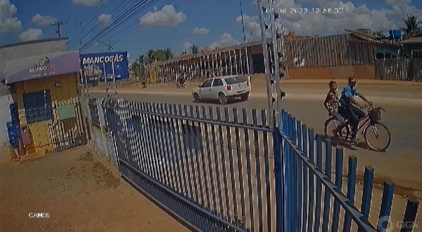 Veja vídeo - Antes de ser morta, mulher aparece na garupa da bicicleta do assassino
