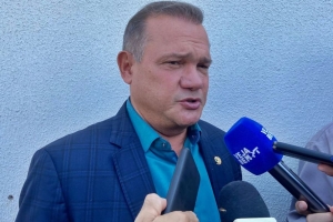 Wellington Fagundes é vaiado por mulheres em evento de Michelle Bolsonaro
