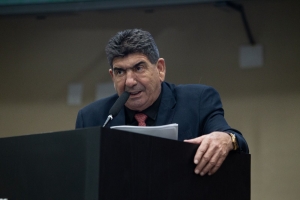 Sancionada lei do Dr. João que veta cobrança de taxas para permitir que o pai ou acompanhante assista parto