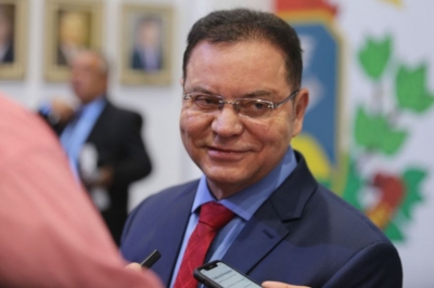 Botelho está otimista com projeto Alencastro e alfineta colega &quot;rival&quot;