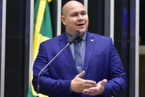“Senado tem se acovardado, é ‘puxadinho’ do Governo”, diz Abílio