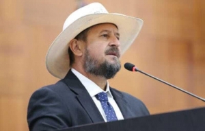 Cattani diz que se for cassado: &quot;Sei tirar leite e vender queijo&quot;