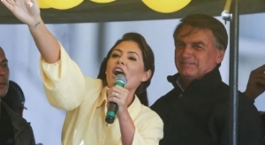 “Estou às suas ordens, meu capitão”, diz Michelle após condenação de Bolsonaro
