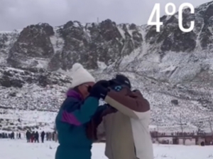 Casal dança lambadão na neve na Cordilheira dos Andes, no Chile
