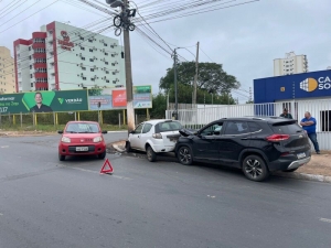 Stopa sofre acidente de carro em Cuiabá e passa por cirurgia