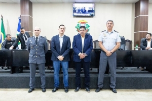 Dr. João reconhece trabalho e homenageia &#039;heróis de farda&#039; da PM com honrarias na ALMT