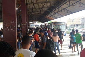 Menor causa pânico no Terminal de VG após ser flagrado com arma falsa