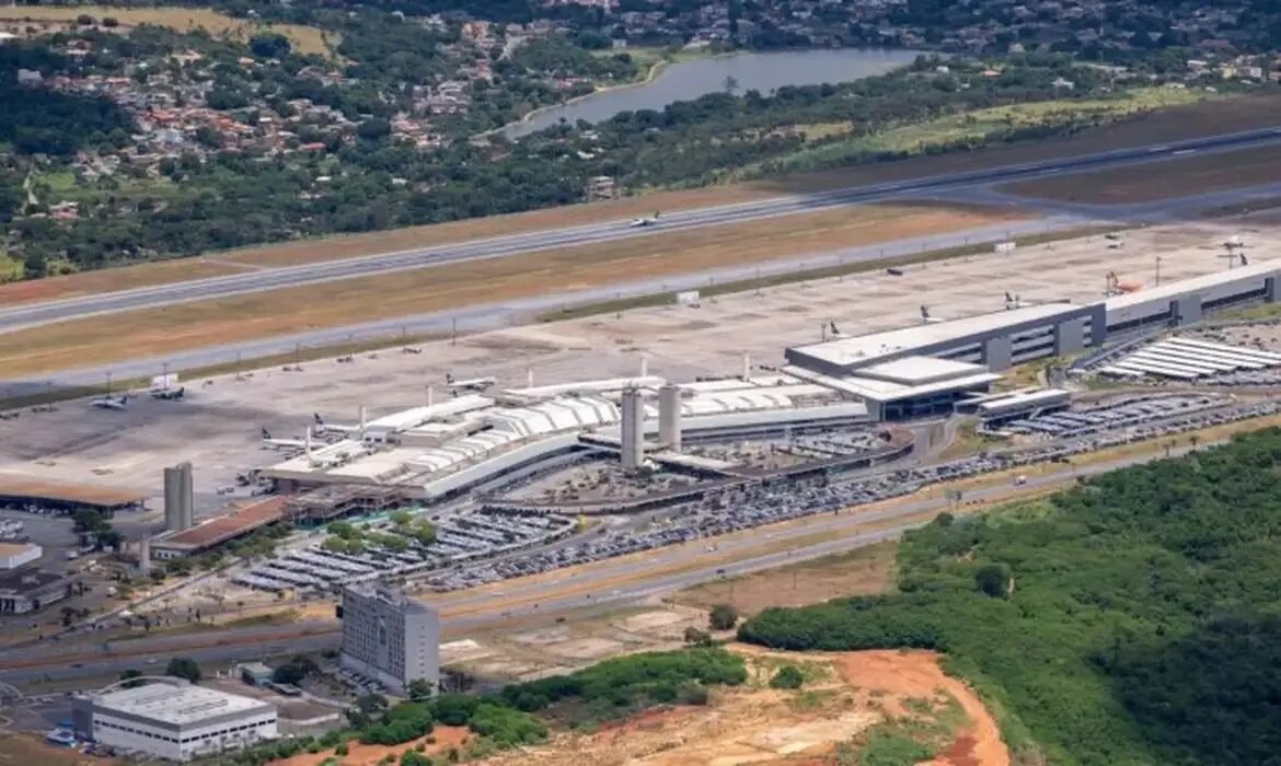 Aeroporto de Confins retoma operações após interrupção na pista