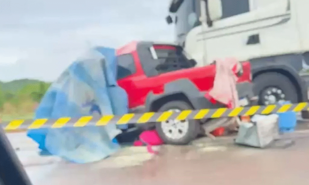 Duas pessoas morrem em batida entre carro e carreta na BR-364 em MT