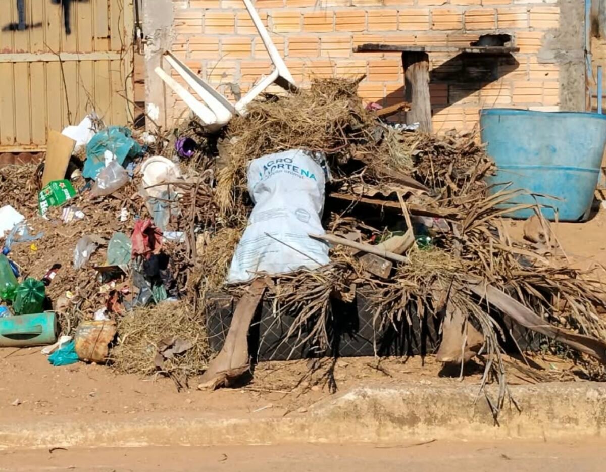 Matupá promove ação de limpeza de quintais para combater a dengue