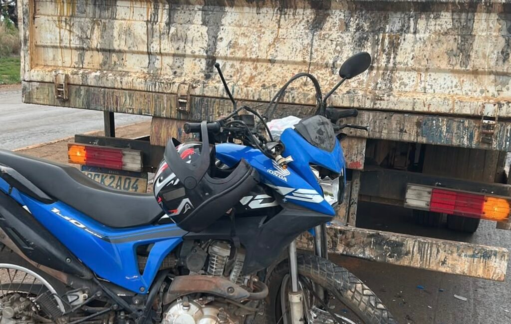Motociclista fica gravemente ferido após colisão com caminhão em Lucas do Rio Verde