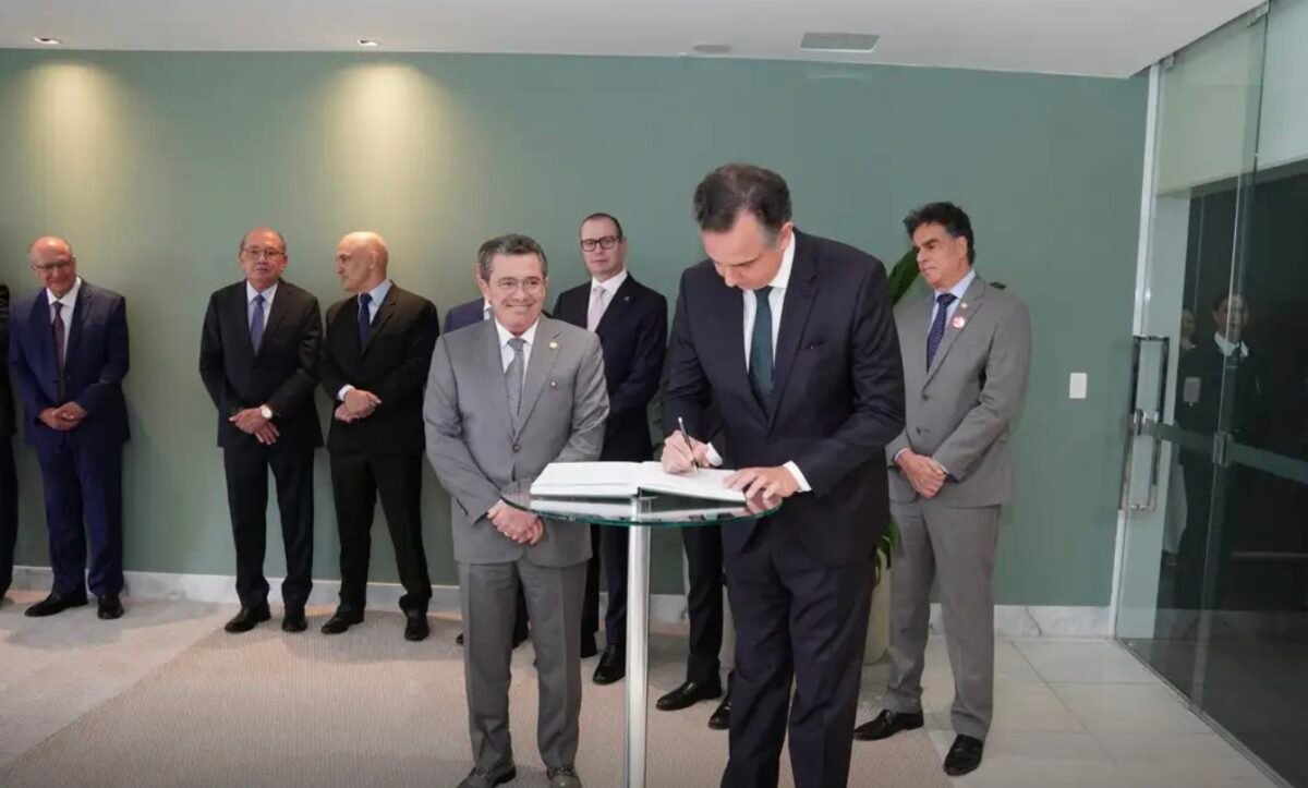Rodrigo Pacheco toma posse como ministro do TCU