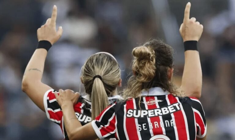 São Paulo vence o Corinthians de virada e abre vantagem na final do Brasileirão feminino