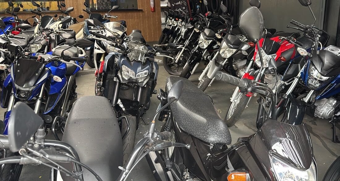 Seis motos são furtadas durante invasão a garagem de veículos em Sorriso