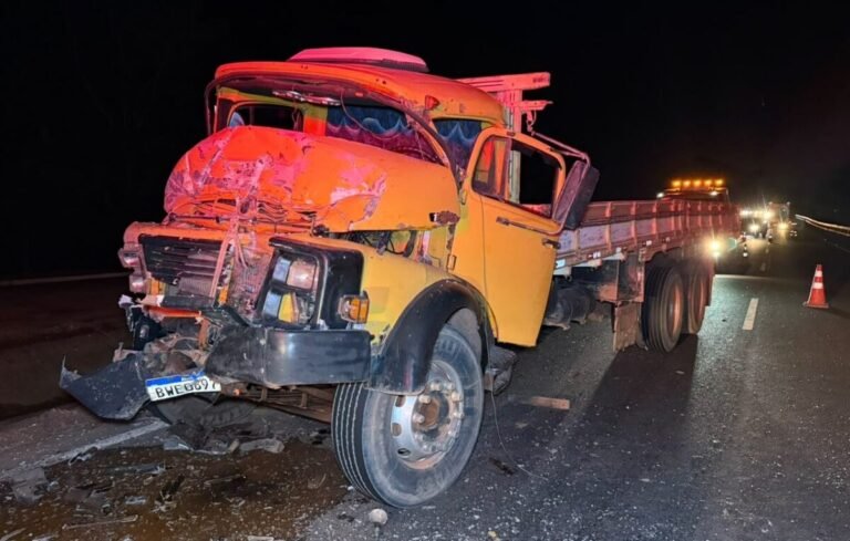 Sinop: condutor sofre fraturas após colisão de carreta e caminhão na BR-163