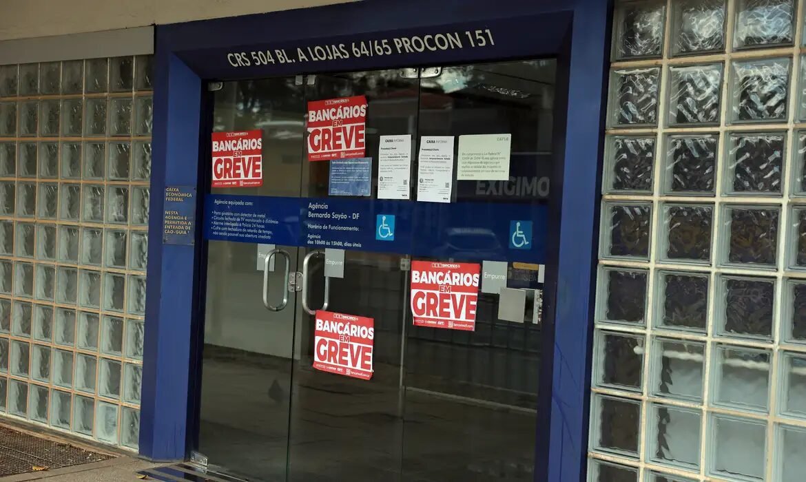 TST define limite de 60% para funcionários da Caixa em greve