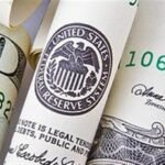 Ibovespa cai 2,68% e dólar fecha estável