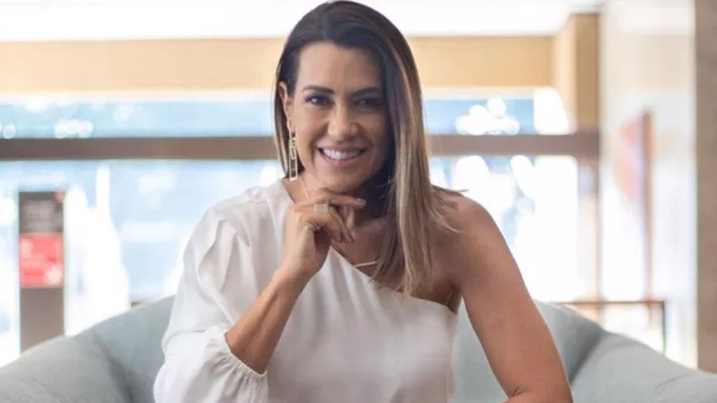 Solange Frazão relembra trajetória de sucesso e anuncia lançamento de perfume
