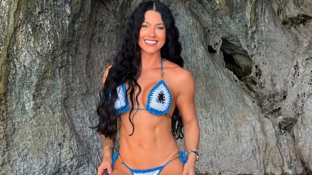 Rayane Figliuzzi curte viagem a Capri com irmão e se encanta com passeio de lancha