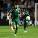Palmeiras empata com Santos na Vila Belmiro e vê liderança escapar