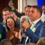 Após resistência do PL em MT, Janaína Riva participa de ato de apoio a Flávio Bolsonaro
