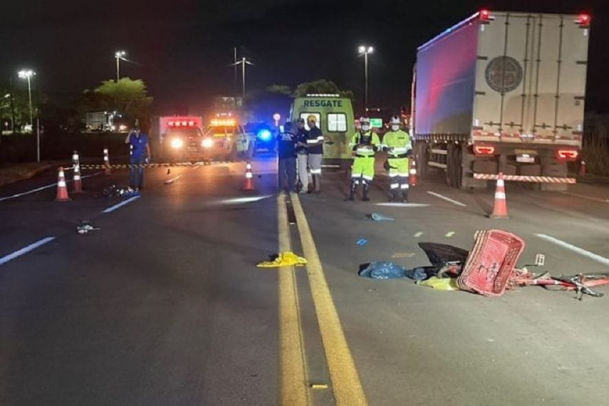 Ciclista morre atropelado e motorista foge sem prestar socorro na rodovia BR-364