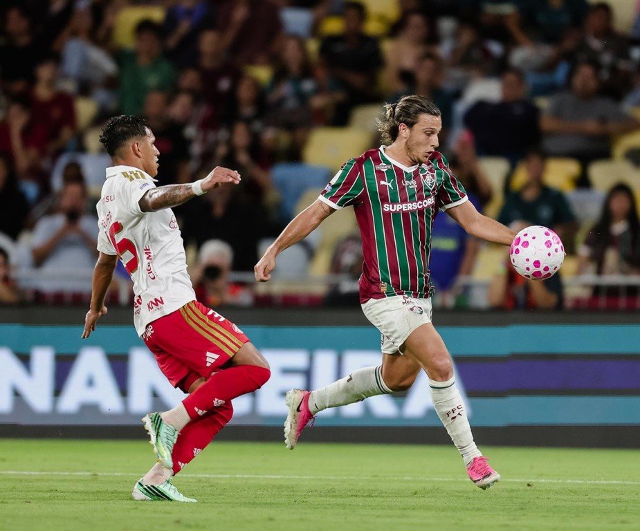 Fluminense vira sobre o Inter nos acréscimos e se firma no G5
