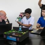 Prefeito recebe estudantes premiados em robótica e garante apoio a projetos da rede pública