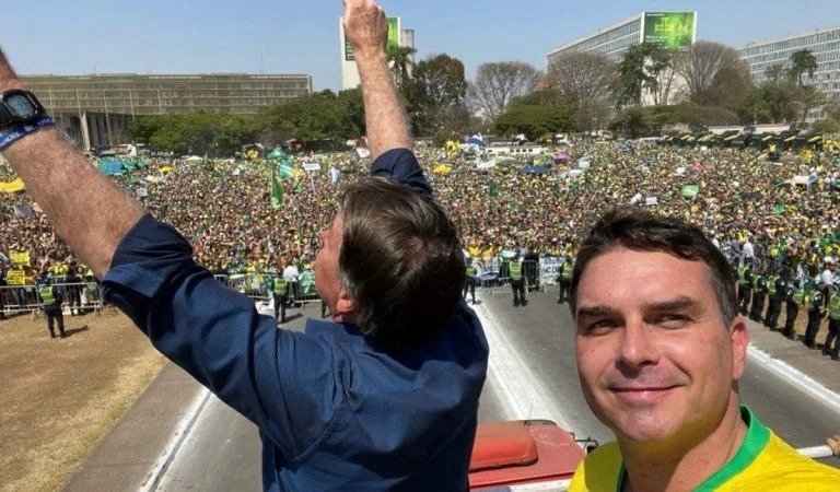 Últimas pesquisas antes da eleição mostram disputa apertada, mas com Flávio à frente