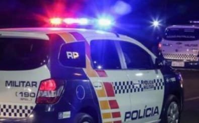 Homem leva tiros no rosto e no braço após discussão por bebida em cabaré de MT