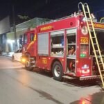 Corpo de Bombeiros combate princípio de incêndio em papelaria