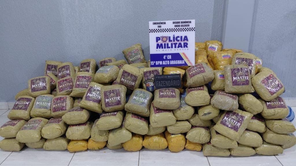 Polícia Militar apreende super maconha escondida em carga de milho e motorista é preso