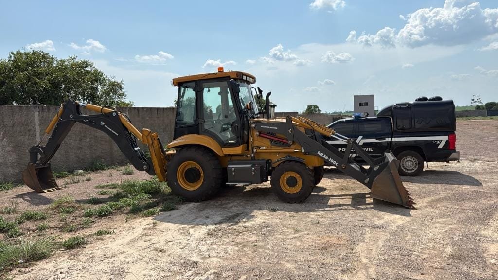 Polícia Civil recupera retroescavadeira R$ 500 mil locada para construtora