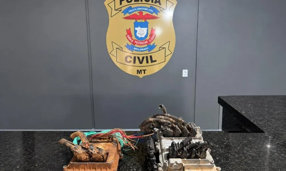 Bando fura cerco e bate carro após furtar módulos de caminhão, mas polícia prende suspeito em MT