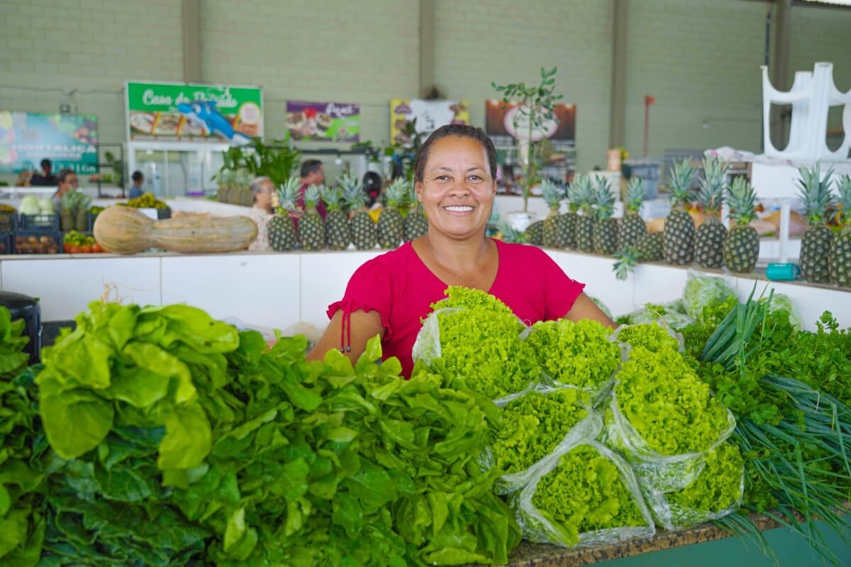 Agricultores podem vender até R$ 15 mil em alimentos a programa federal em Lucas