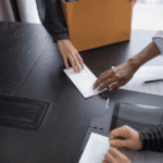 Coação pode gerar indenização ao trabalhador e processos a empresários e candidatos