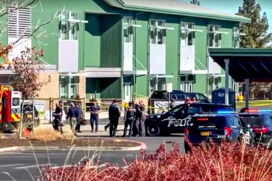 Atirador mata pelo menos 4 pessoas em escola dos Estados Unidos