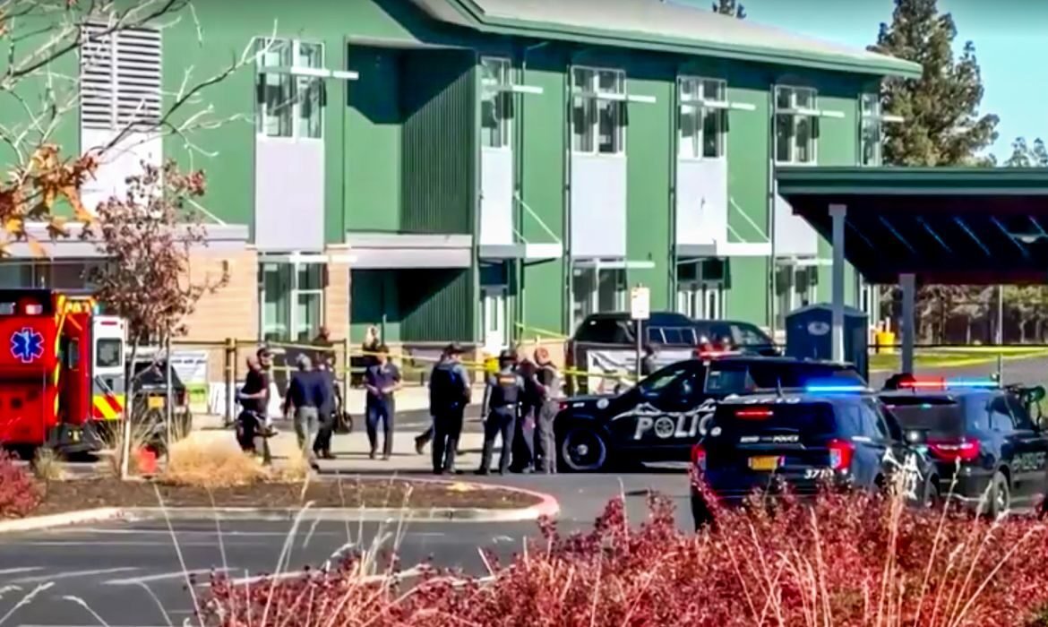 Ataque a tiros em escola no Oregon deixa quatro mortos